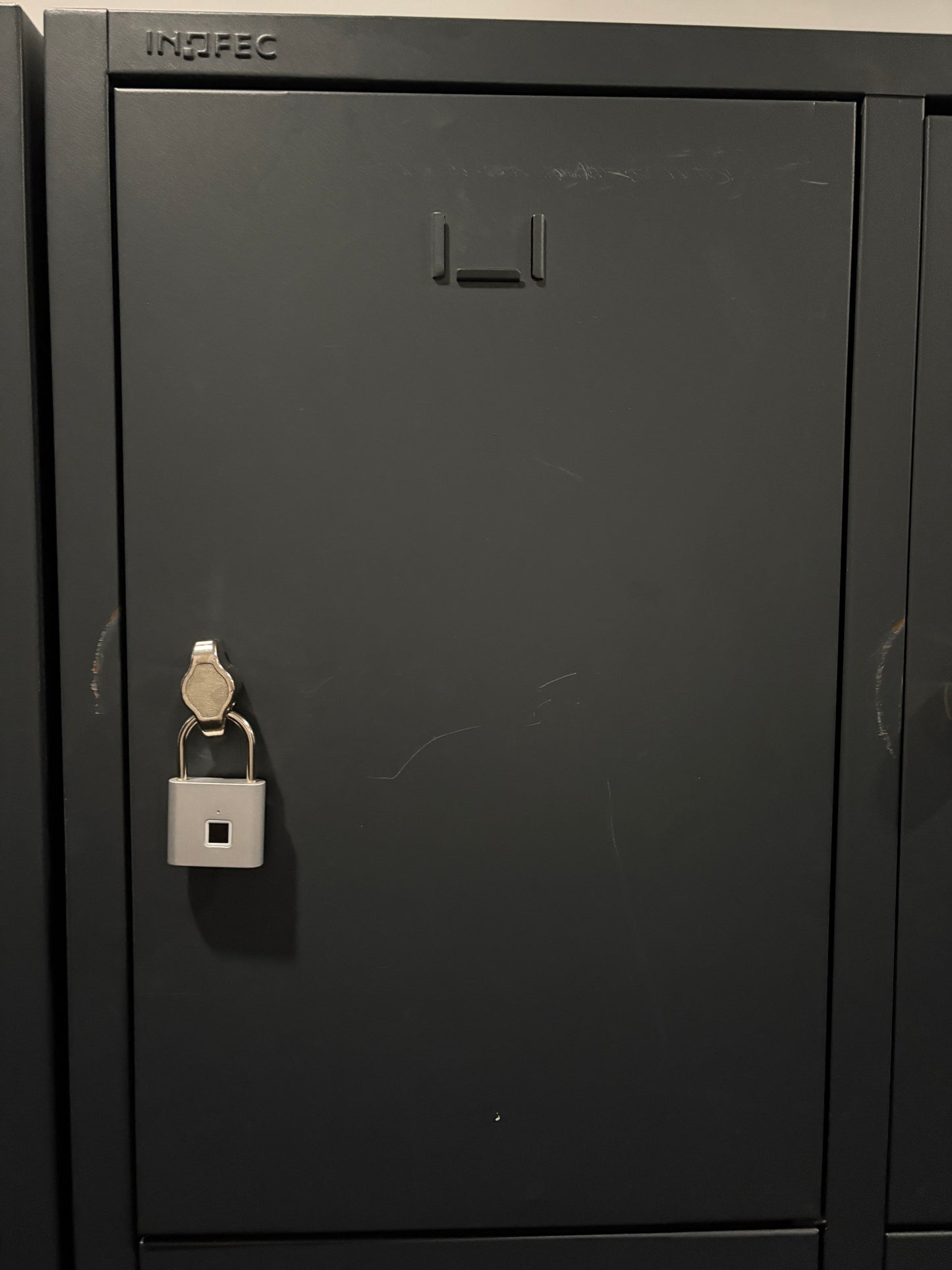 Cadenas à Empreinte Digitale - Sécurisez vos affaires sans clé